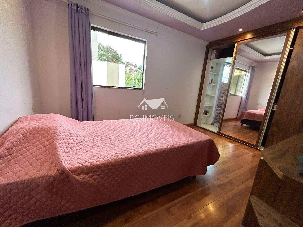 Casa à venda com 4 quartos, 270m² - Foto 18