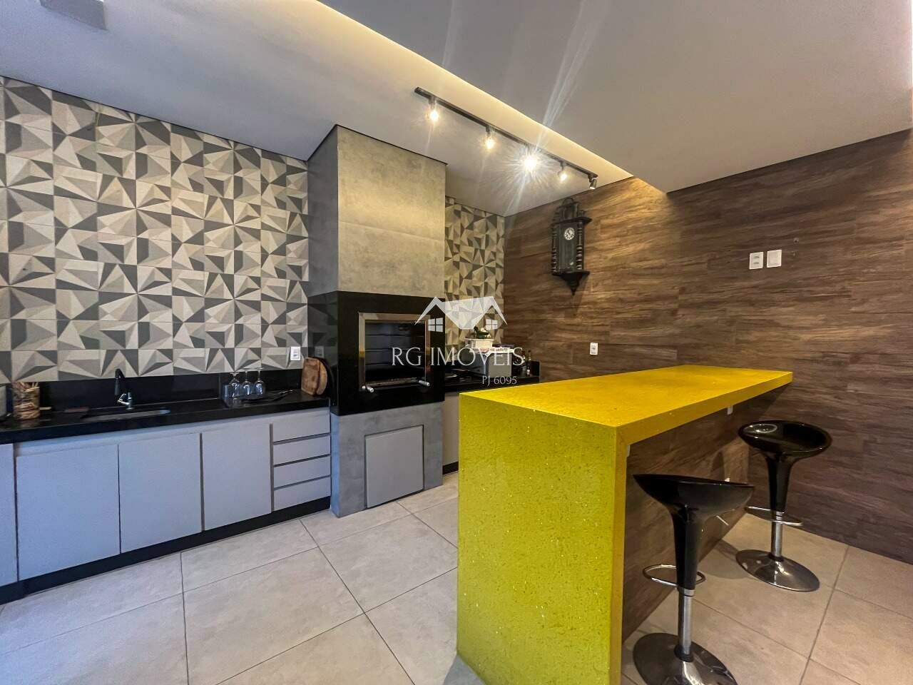 Casa à venda com 4 quartos, 175m² - Foto 3