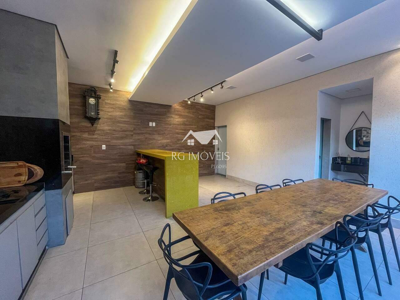 Casa à venda com 4 quartos, 175m² - Foto 2