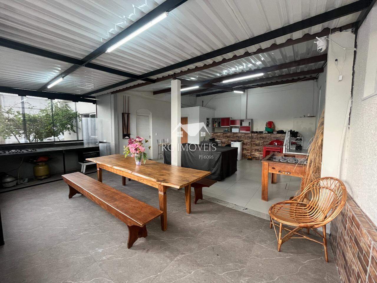 Casa, 4 quartos, 214 m² - Foto 1