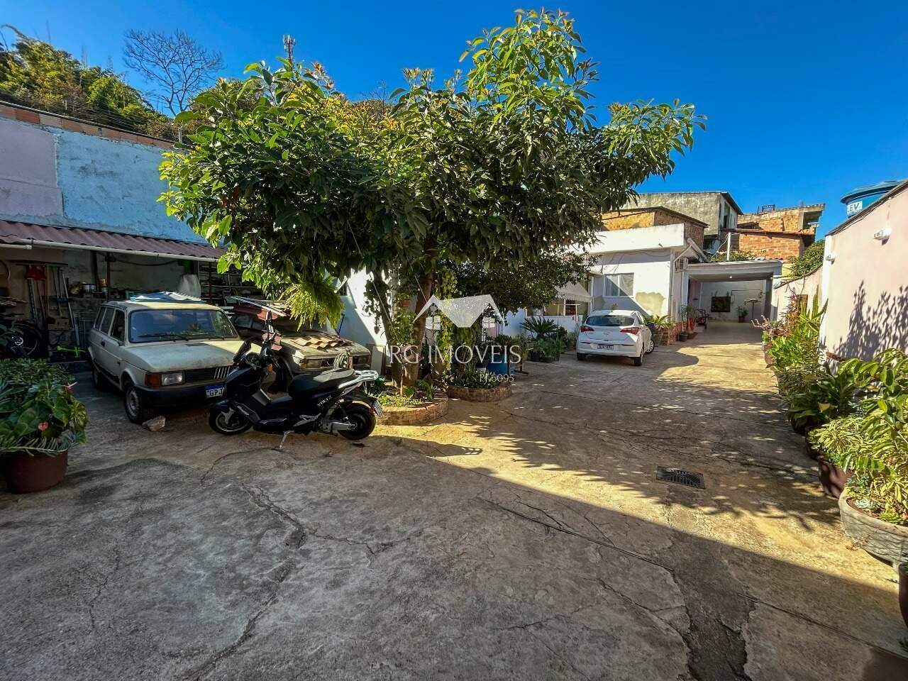 Casa à venda com 4 quartos, 214m² - Foto 1