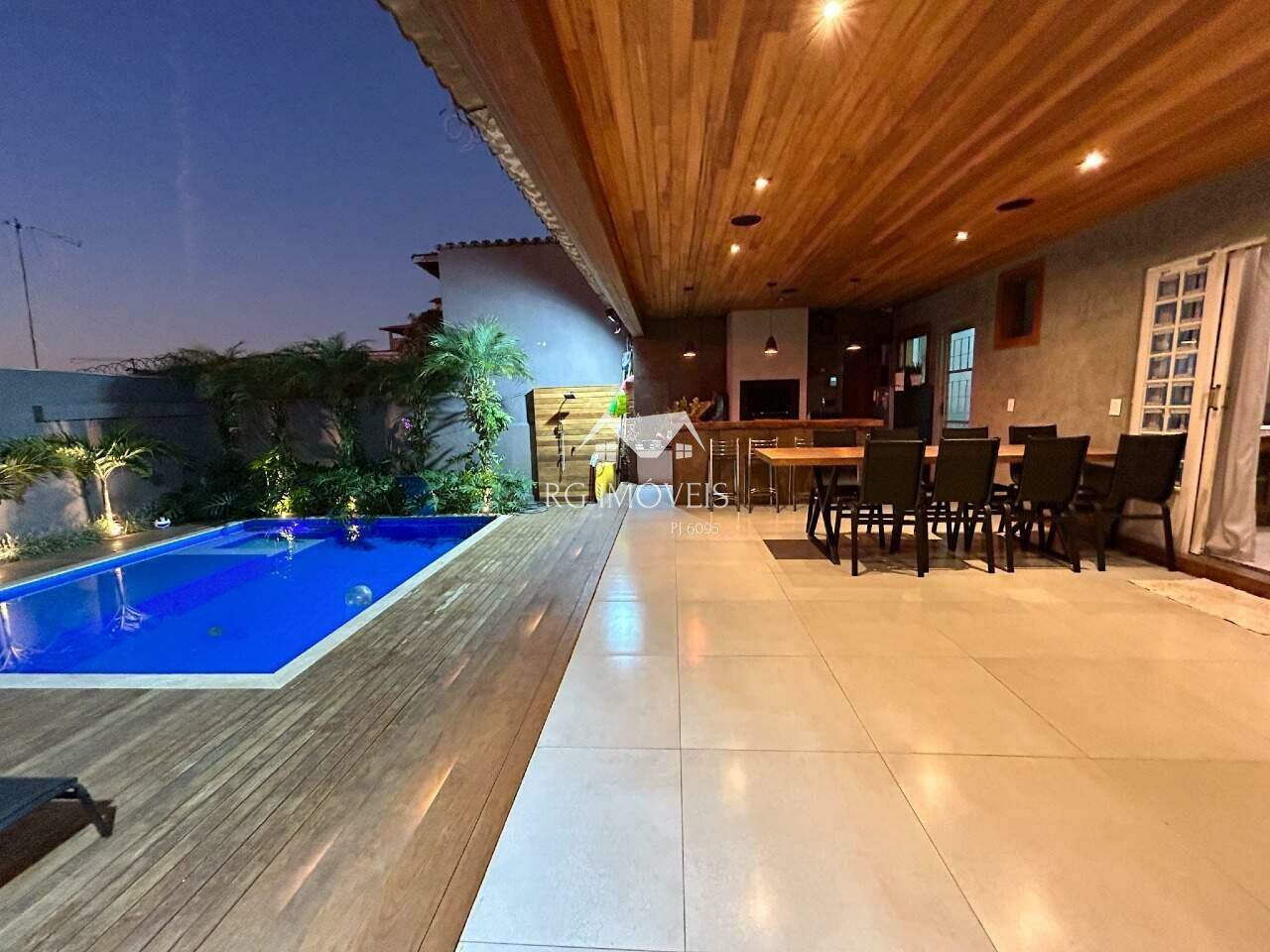 Casa à venda com 3 quartos, 175m² - Foto 1