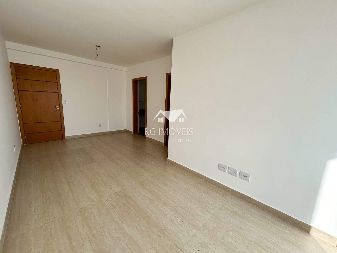 Apartamento à venda com 3 quartos, 80m² - Foto 2