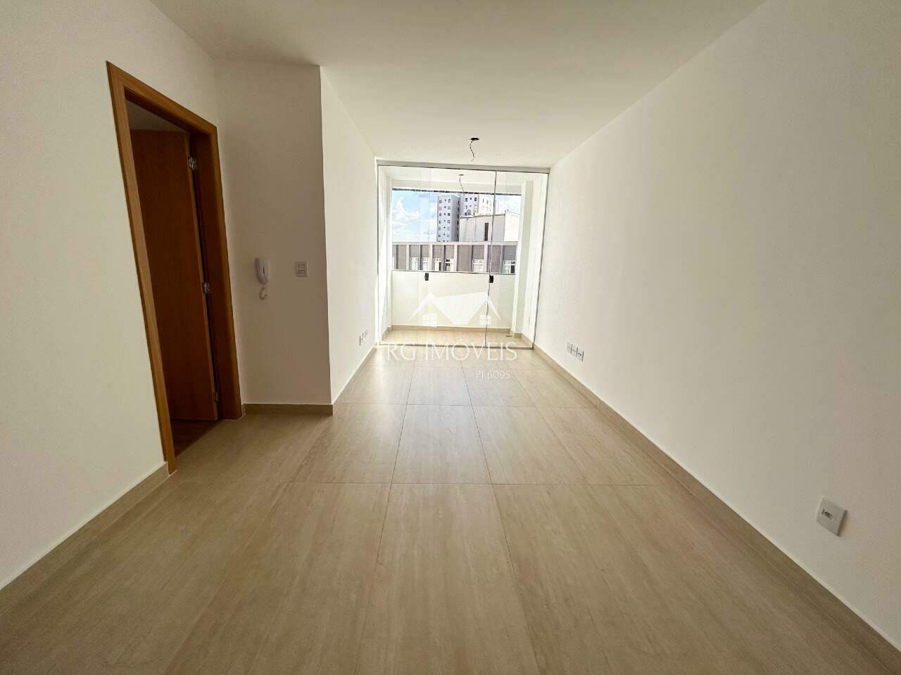 Apartamento à venda com 3 quartos, 80m² - Foto 1