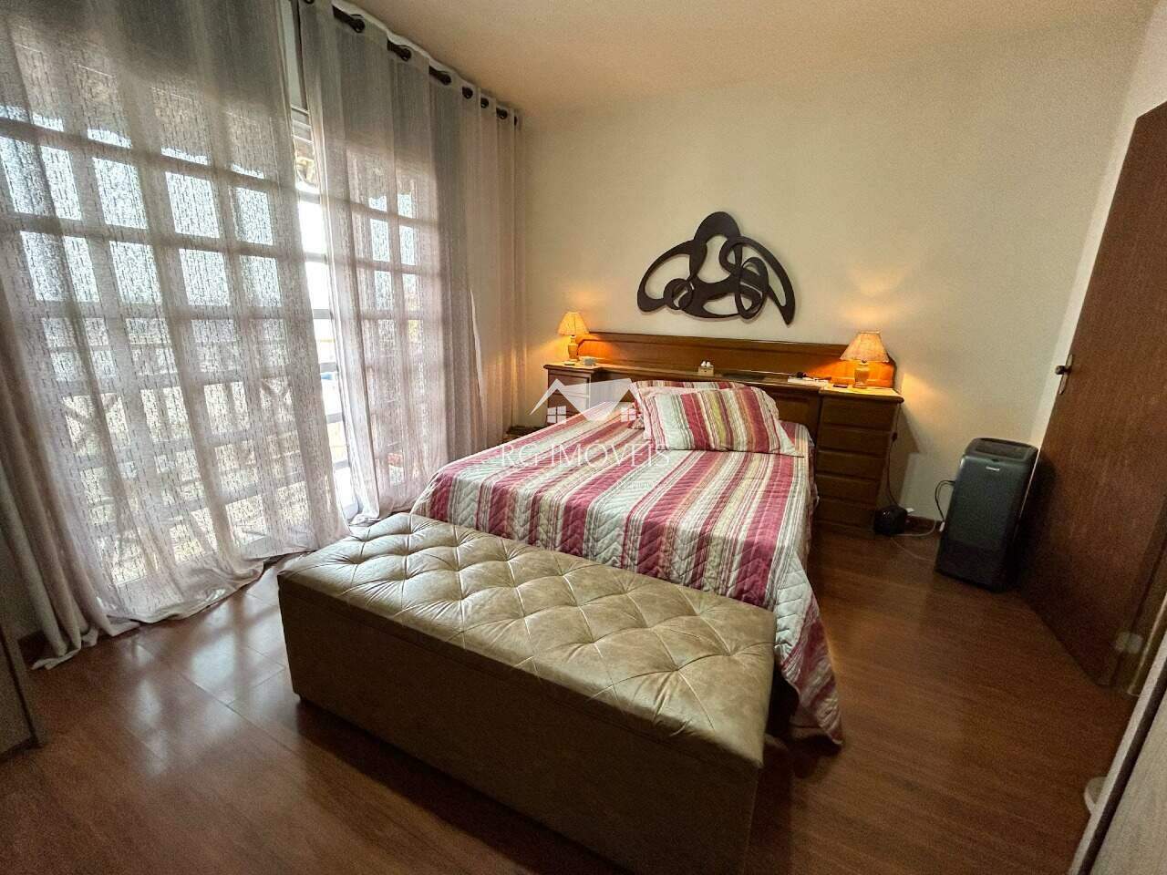 Casa à venda com 4 quartos, 351m² - Foto 17