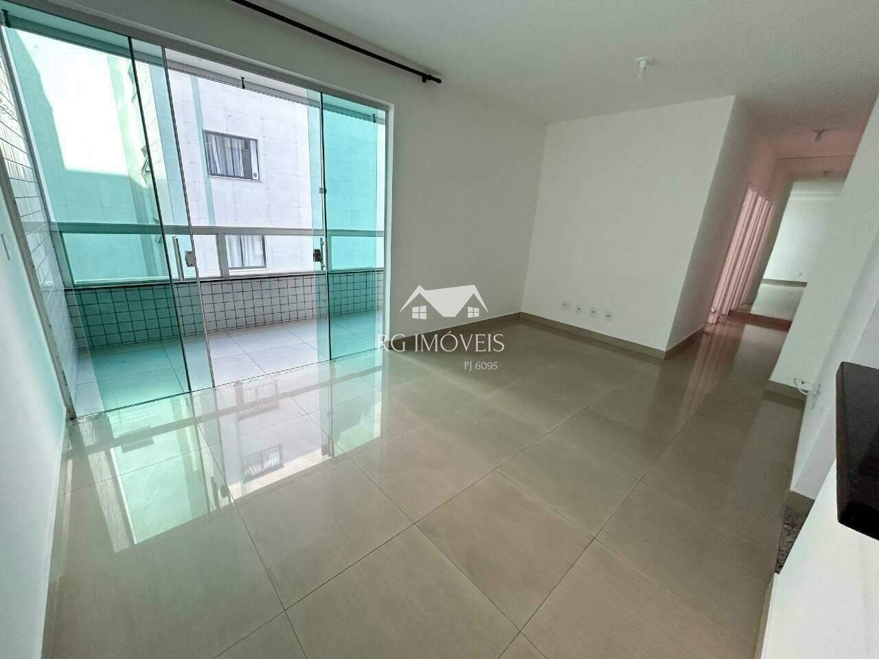 Apartamento à venda com 3 quartos, 81m² - Foto 2