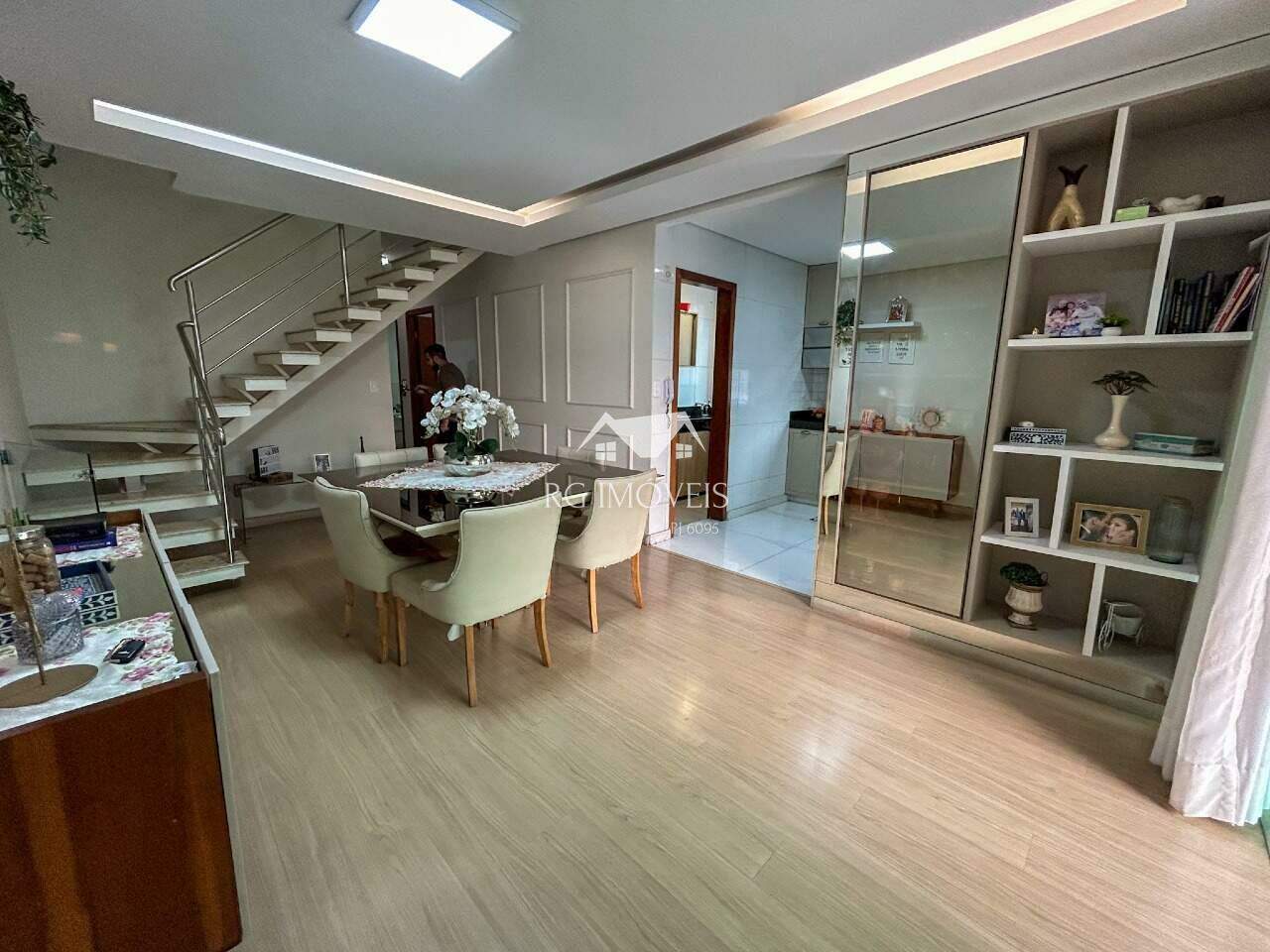 Cobertura à venda com 4 quartos, 180m² - Foto 2