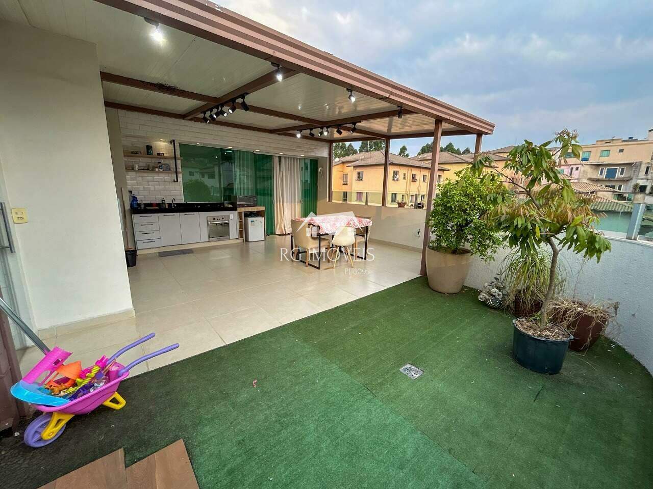 Cobertura à venda com 4 quartos, 180m² - Foto 1