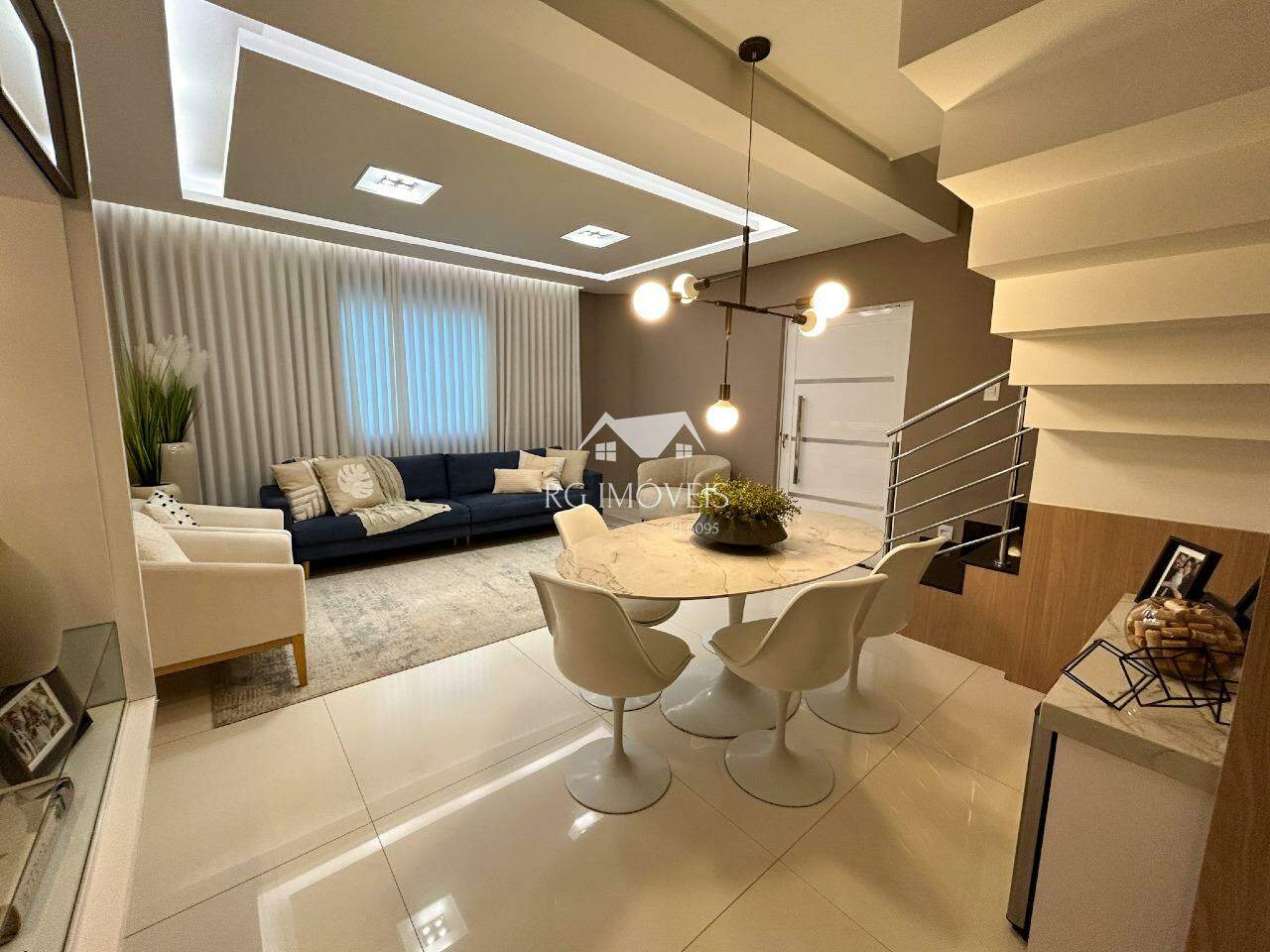 Casa à venda com 3 quartos, 210m² - Foto 4