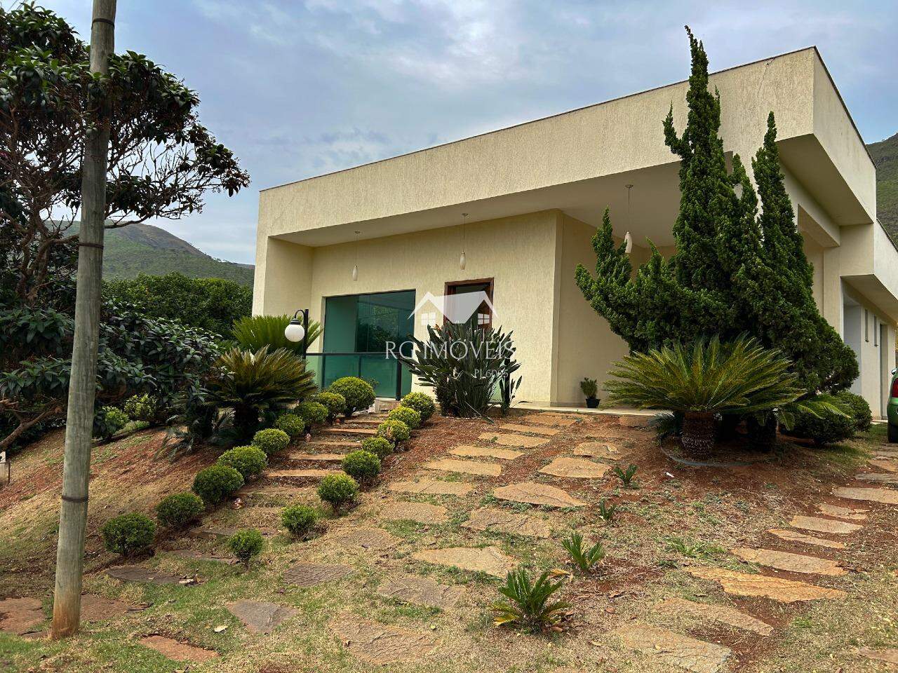 Casa de Condomínio à venda com 3 quartos, 205m² - Foto 2