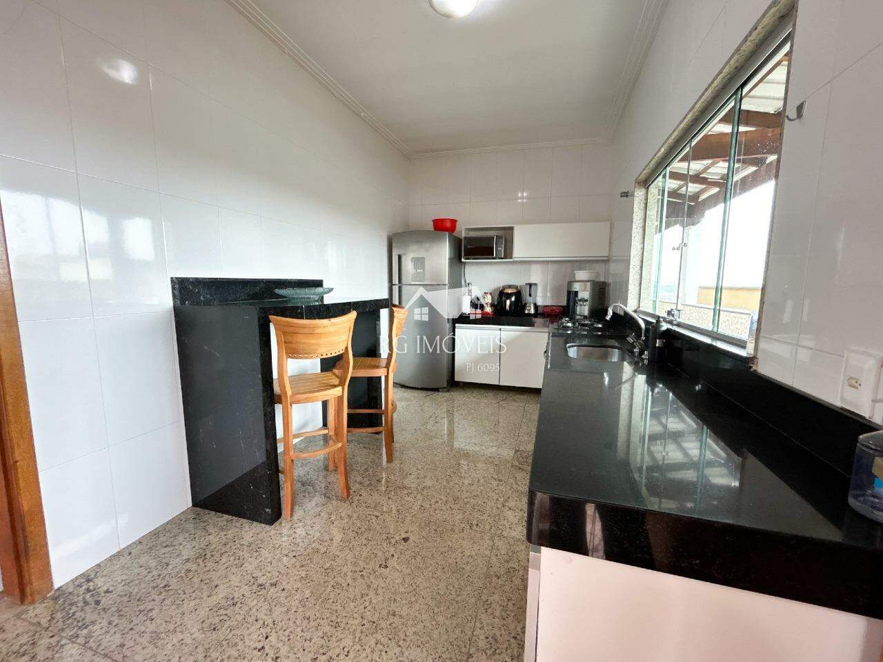 Casa à venda com 3 quartos, 304m² - Foto 10