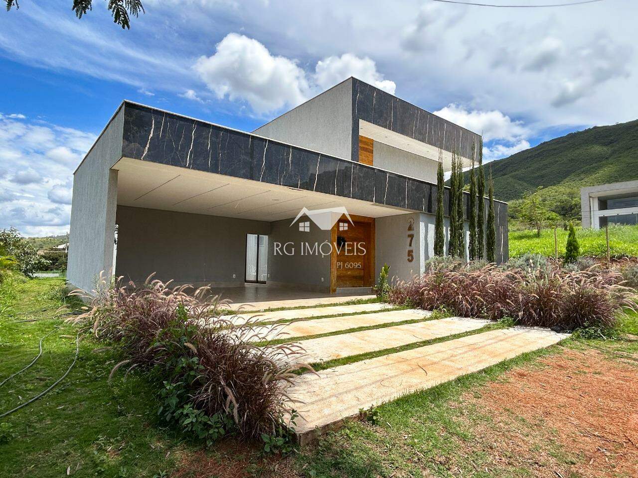 Casa de Condomínio à venda com 4 quartos, 477m² - Foto 1