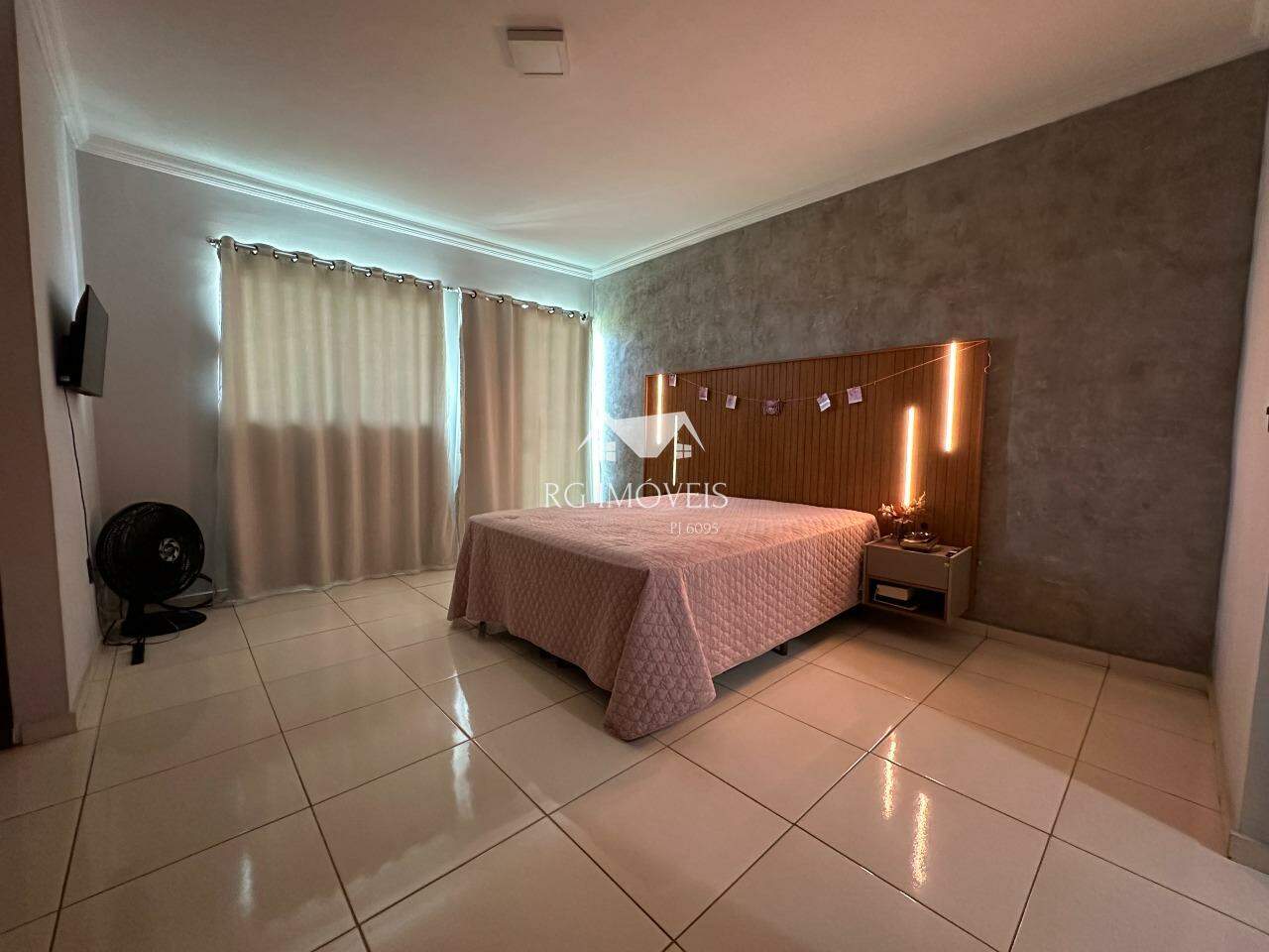 Casa à venda com 3 quartos, 200m² - Foto 8
