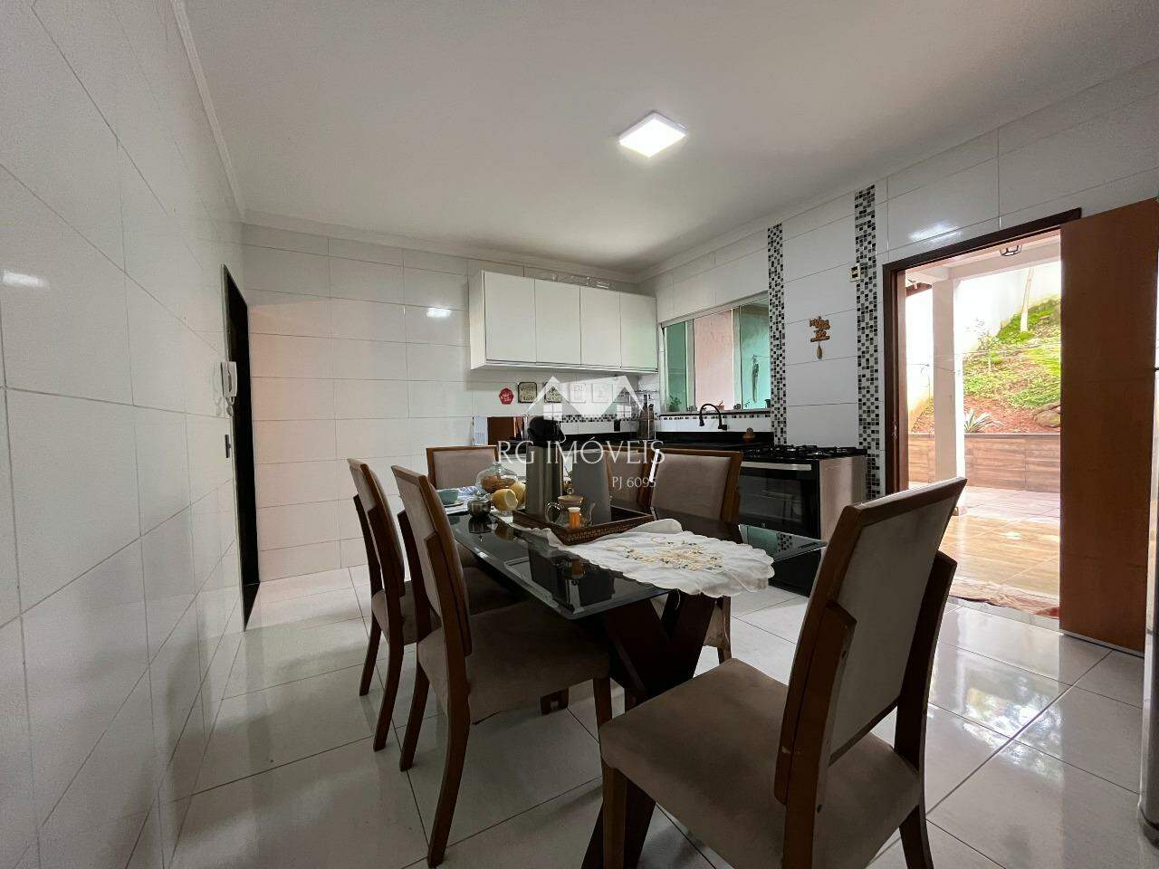 Casa à venda com 3 quartos, 200m² - Foto 5