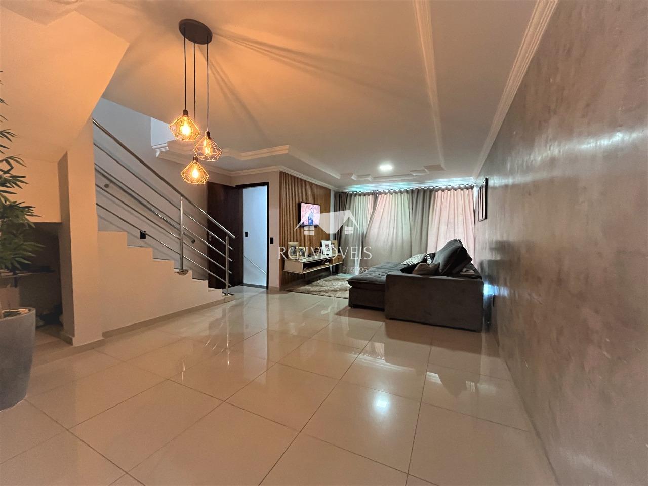 Casa à venda com 3 quartos, 200m² - Foto 2