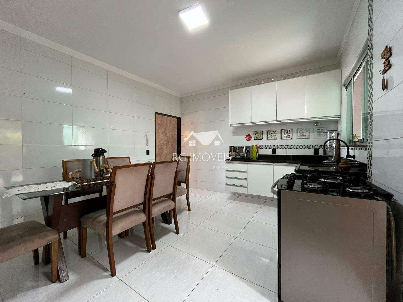 Casa à venda com 3 quartos, 200m² - Foto 4