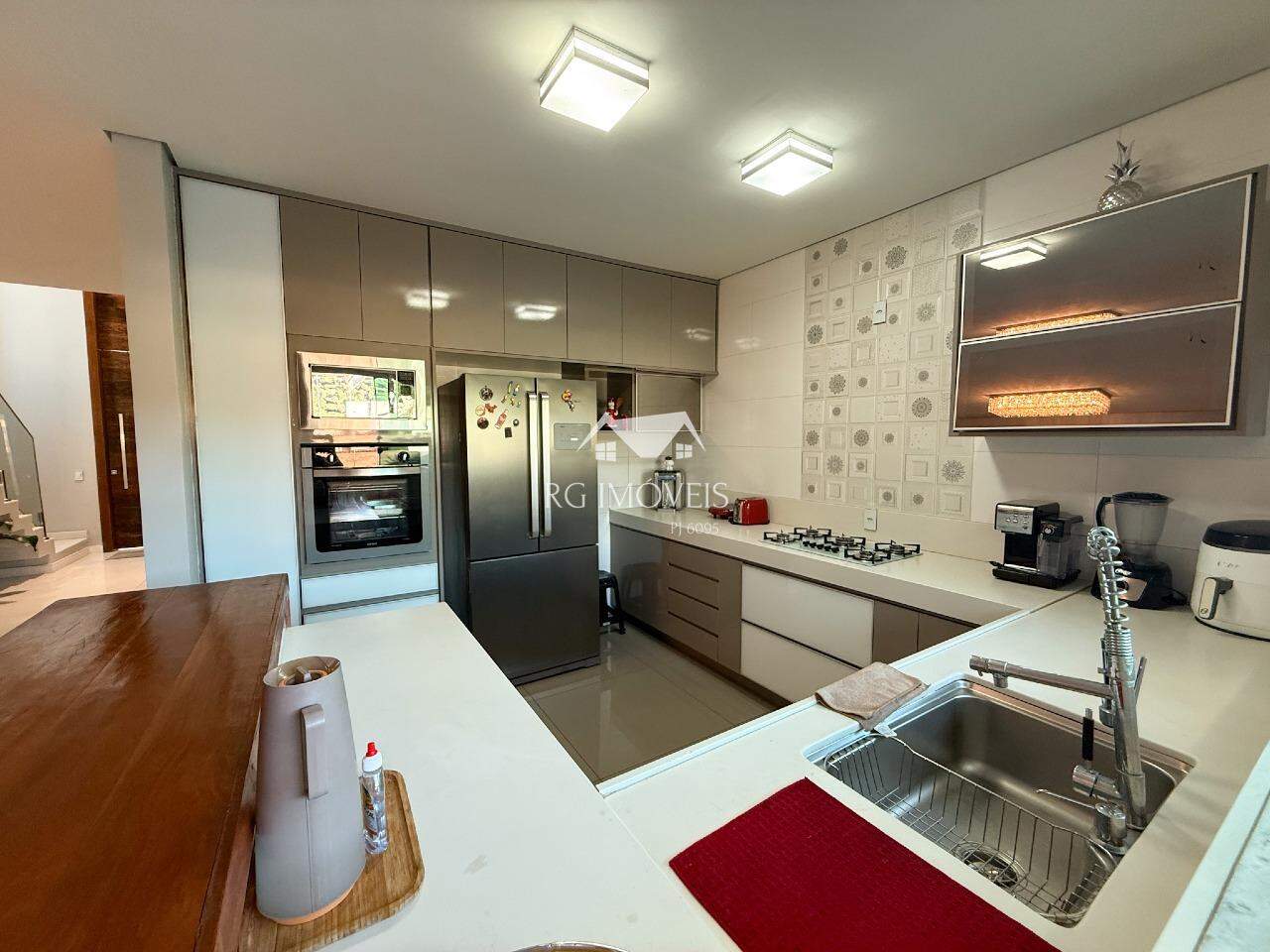 Casa à venda com 3 quartos, 230m² - Foto 9