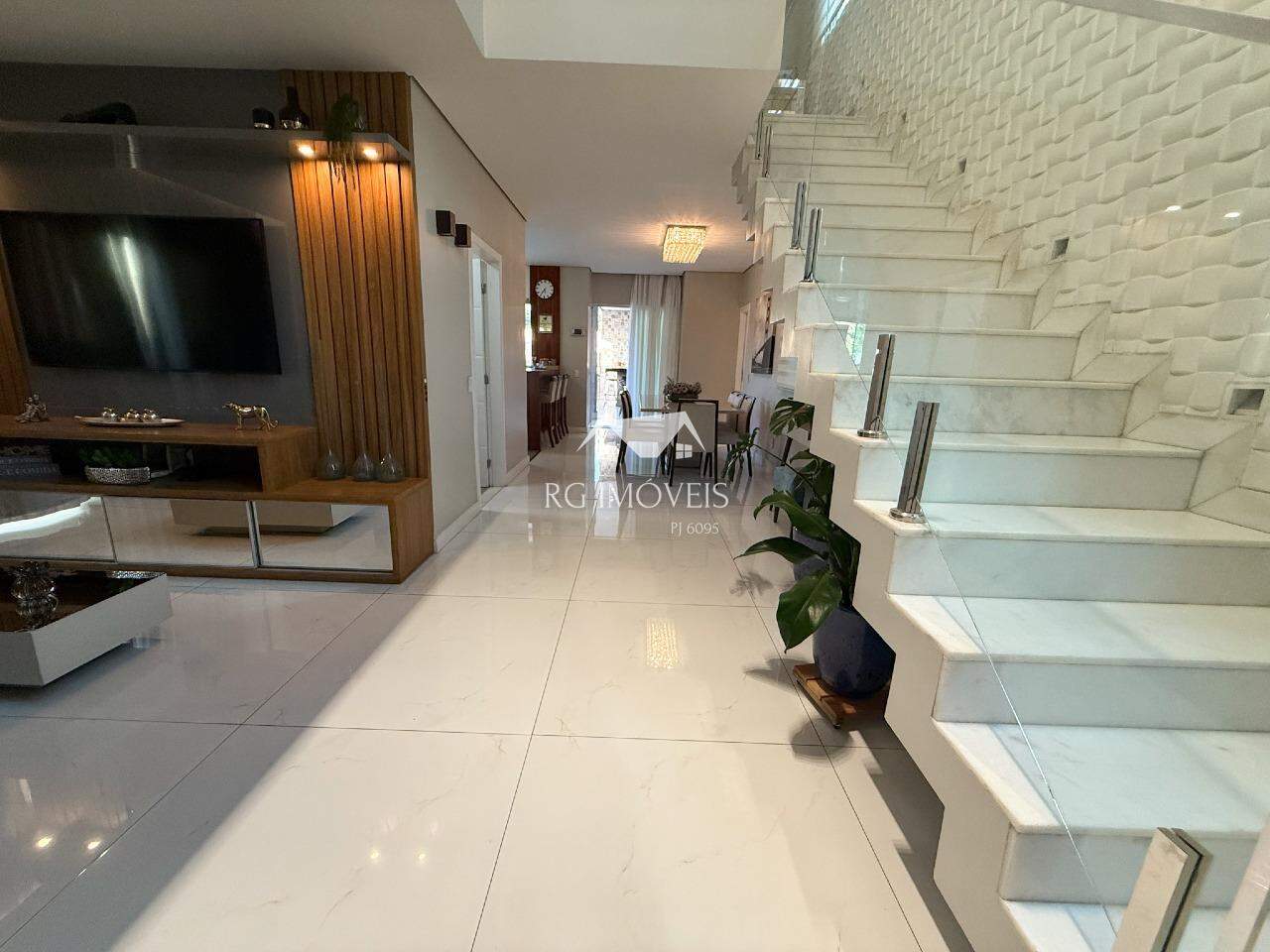 Casa à venda com 3 quartos, 230m² - Foto 4