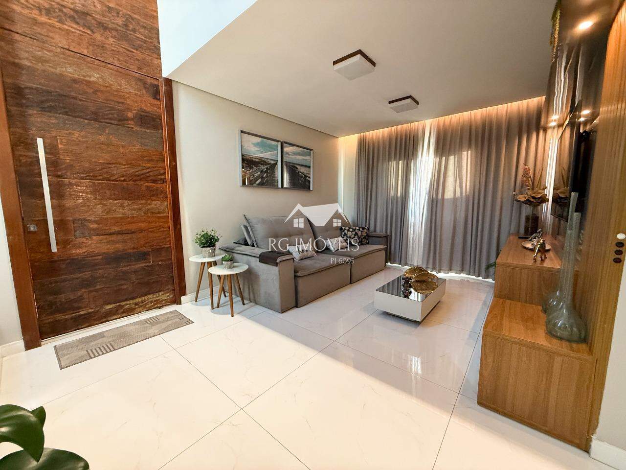 Casa à venda com 3 quartos, 230m² - Foto 2