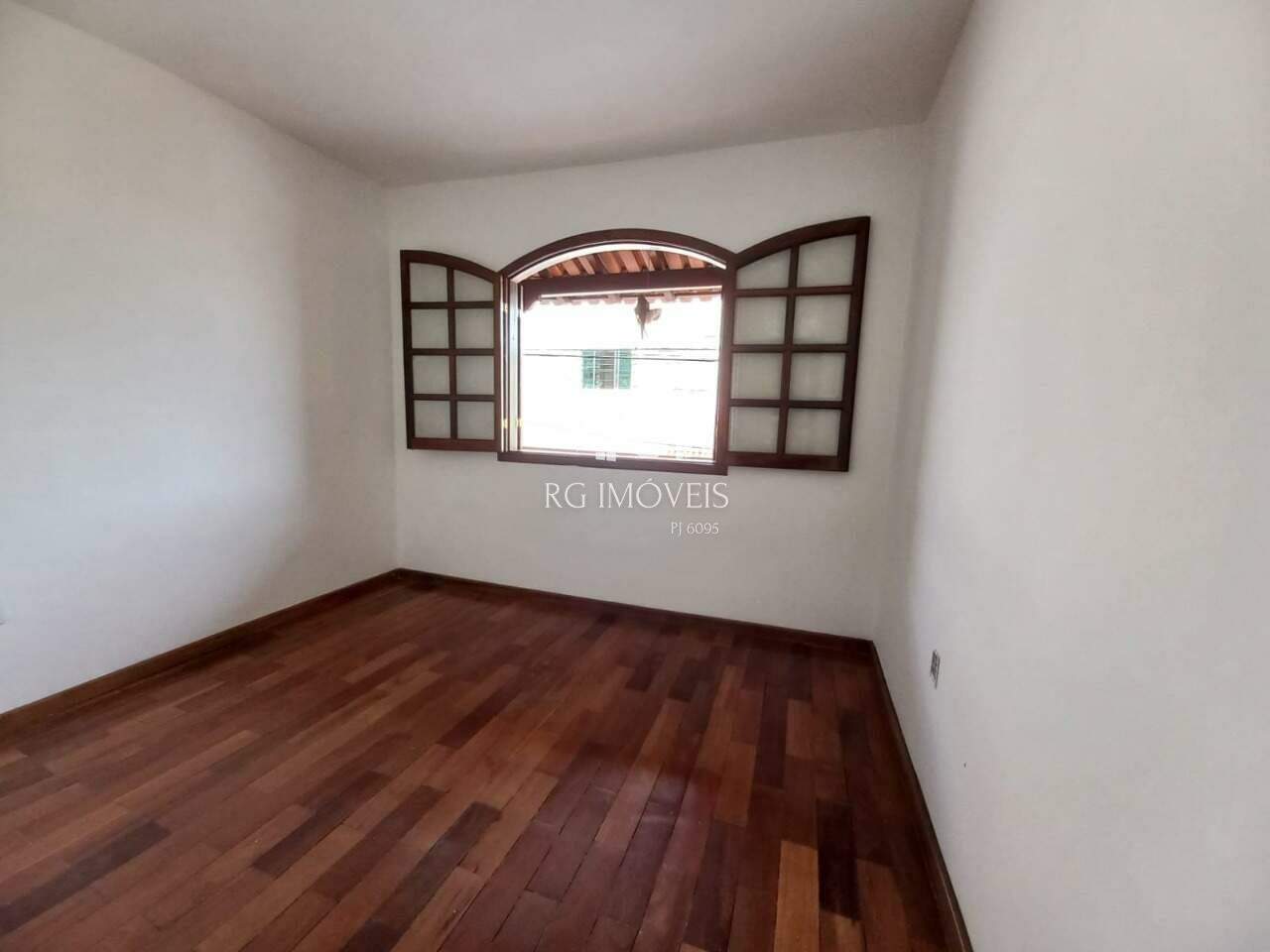 Casa à venda com 3 quartos, 240m² - Foto 5