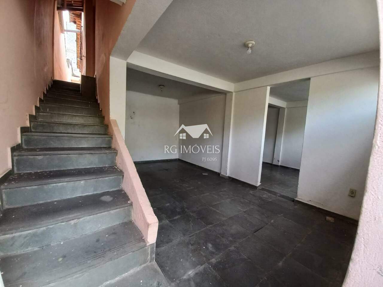 Casa à venda com 3 quartos, 240m² - Foto 3