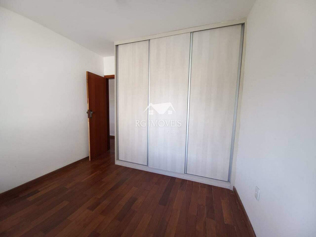 Casa à venda com 3 quartos, 240m² - Foto 16