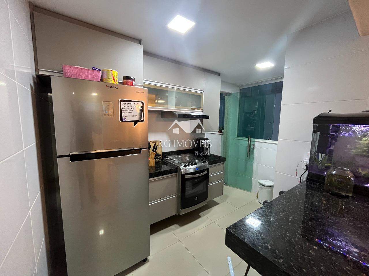 Apartamento à venda com 2 quartos, 70m² - Foto 4