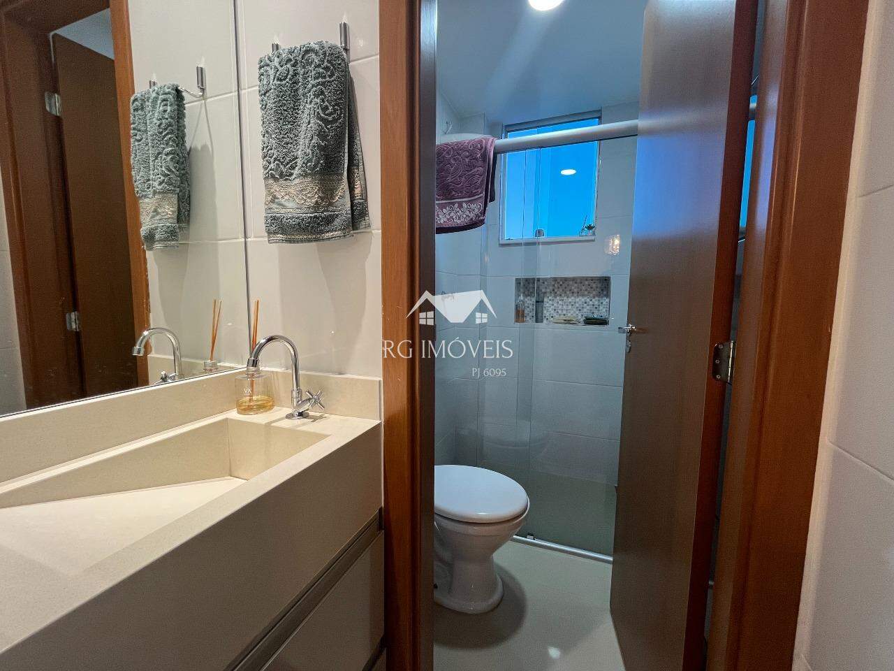 Apartamento à venda com 2 quartos, 70m² - Foto 3