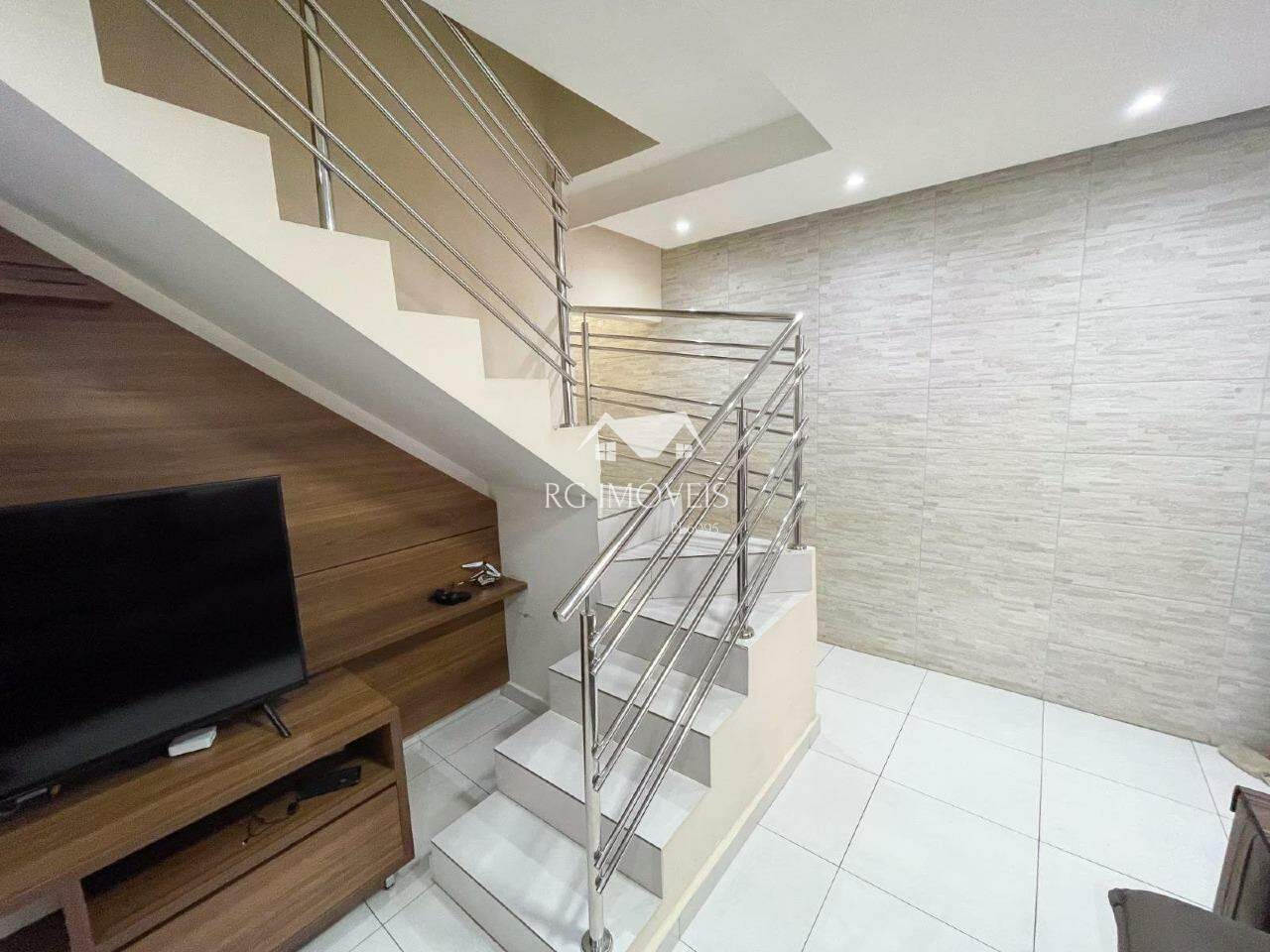 Casa à venda com 3 quartos, 243m² - Foto 3