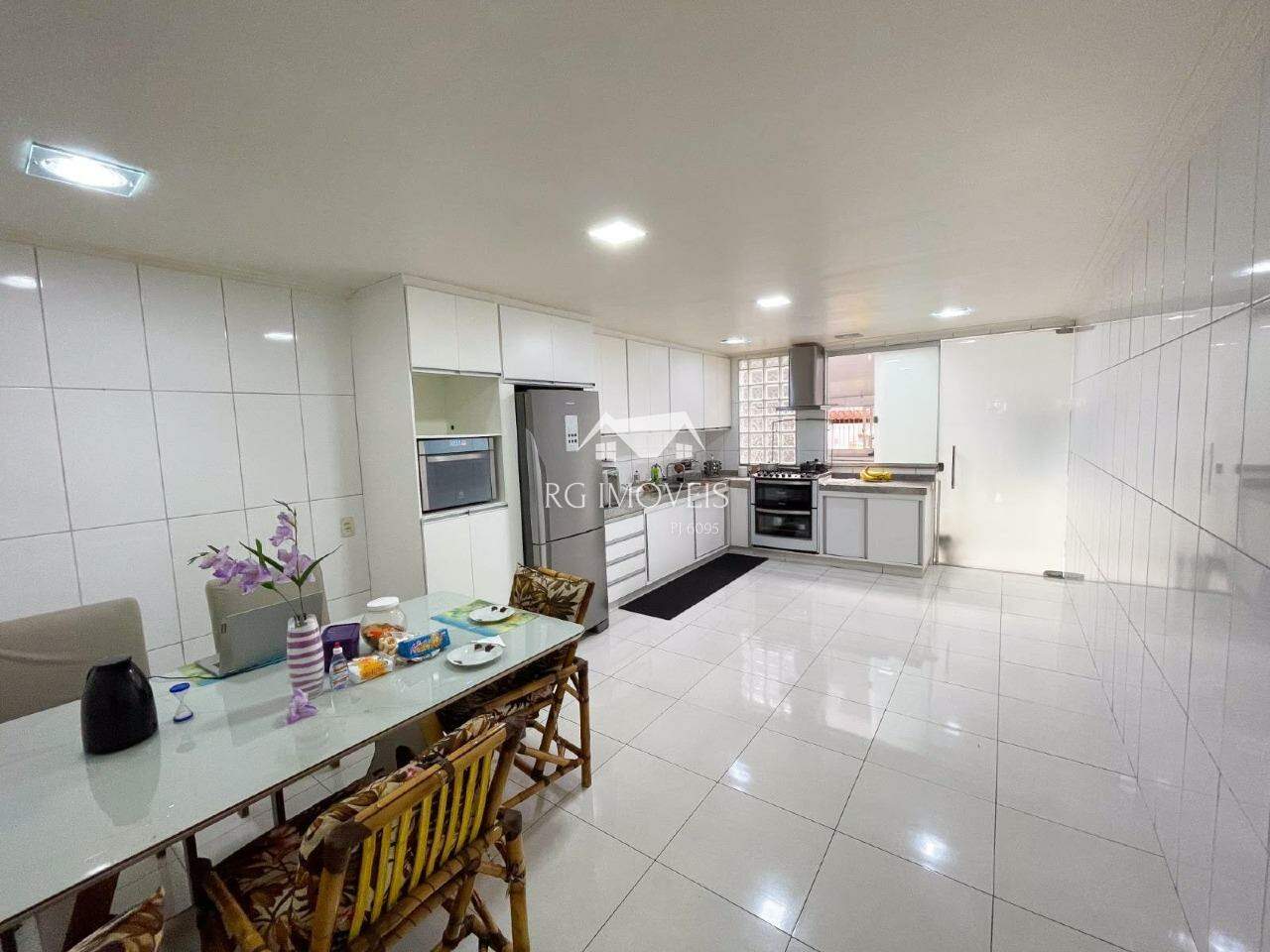 Casa à venda com 3 quartos, 243m² - Foto 7