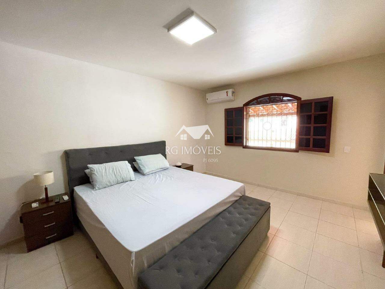 Casa à venda com 3 quartos, 243m² - Foto 11