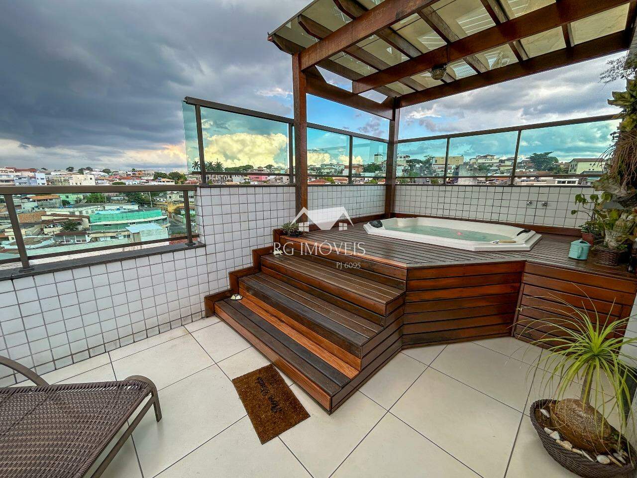 Cobertura à venda com 4 quartos, 180m² - Foto 1