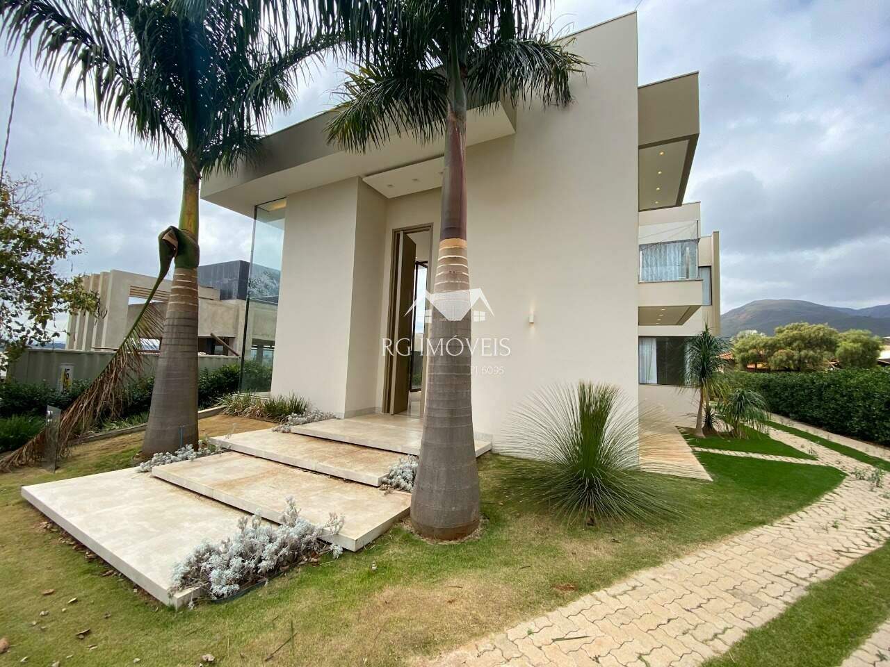 Casa de Condomínio para alugar com 4 quartos, 425m² - Foto 2