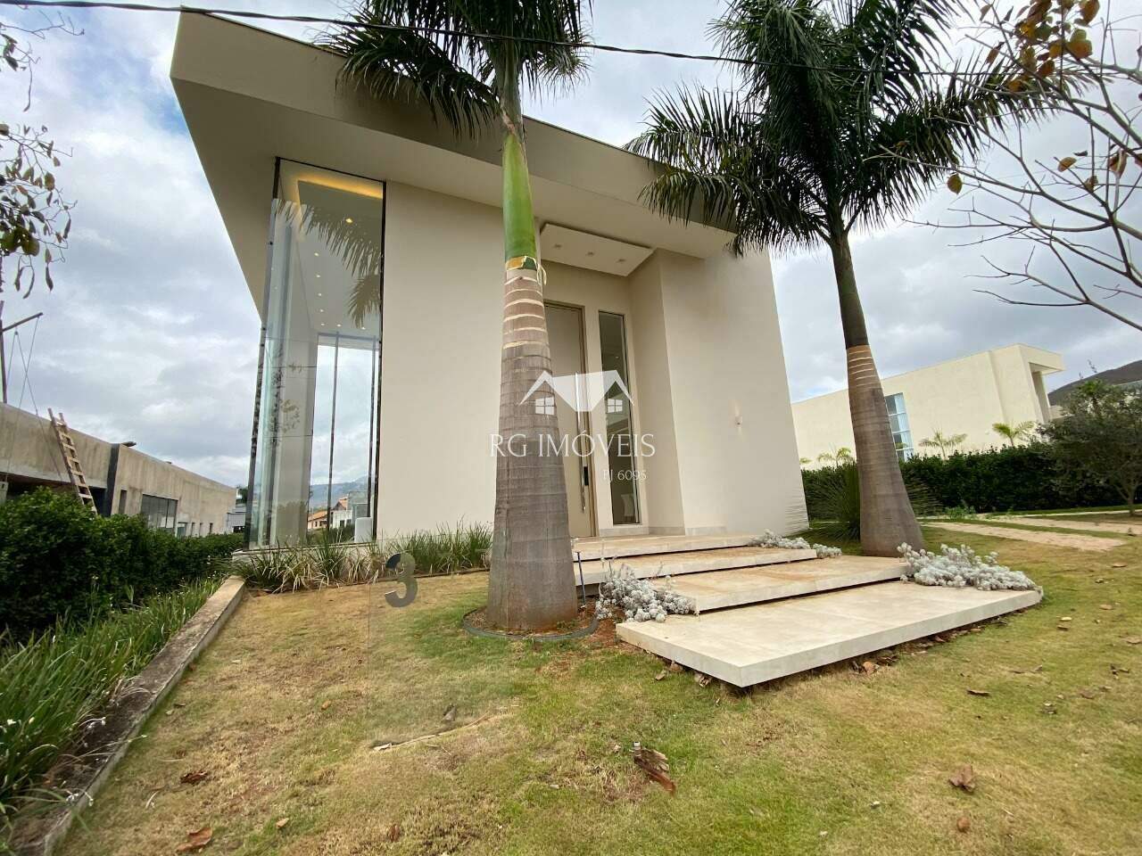 Casa de Condomínio para alugar com 4 quartos, 425m² - Foto 1