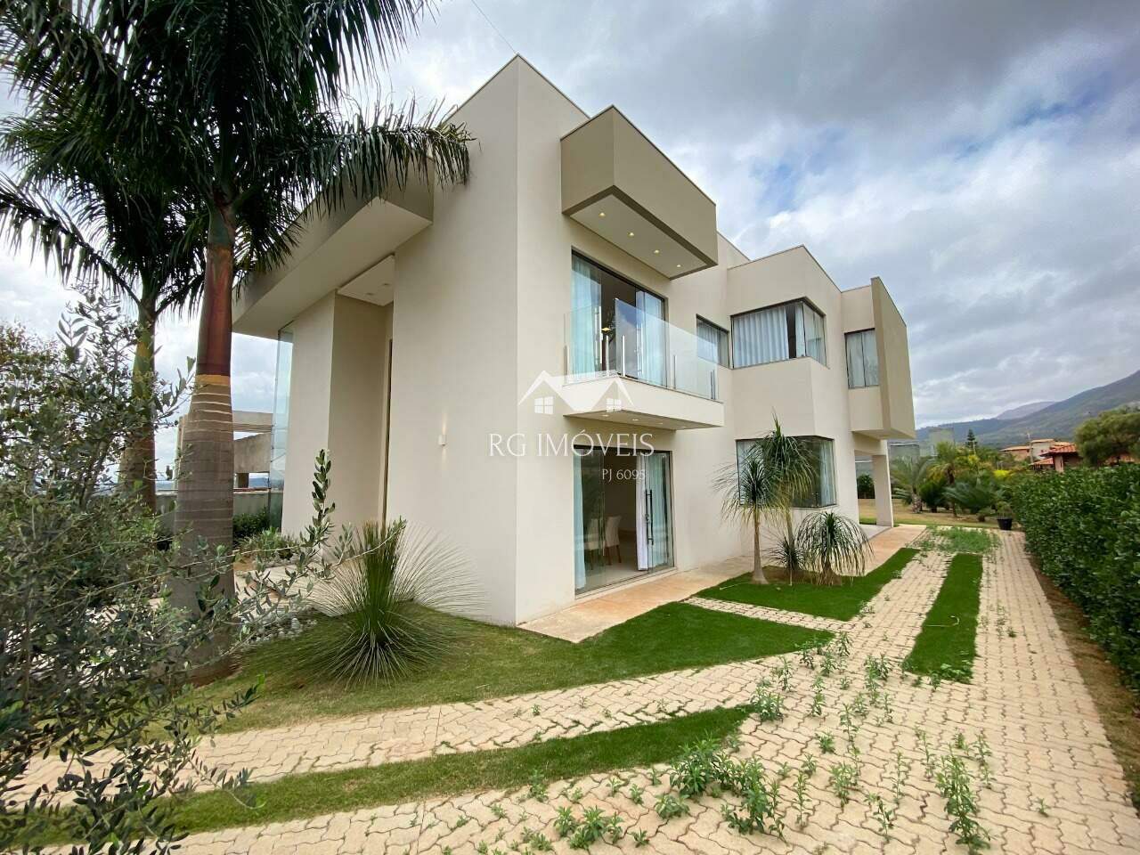 Casa de Condomínio para alugar com 4 quartos, 425m² - Foto 3