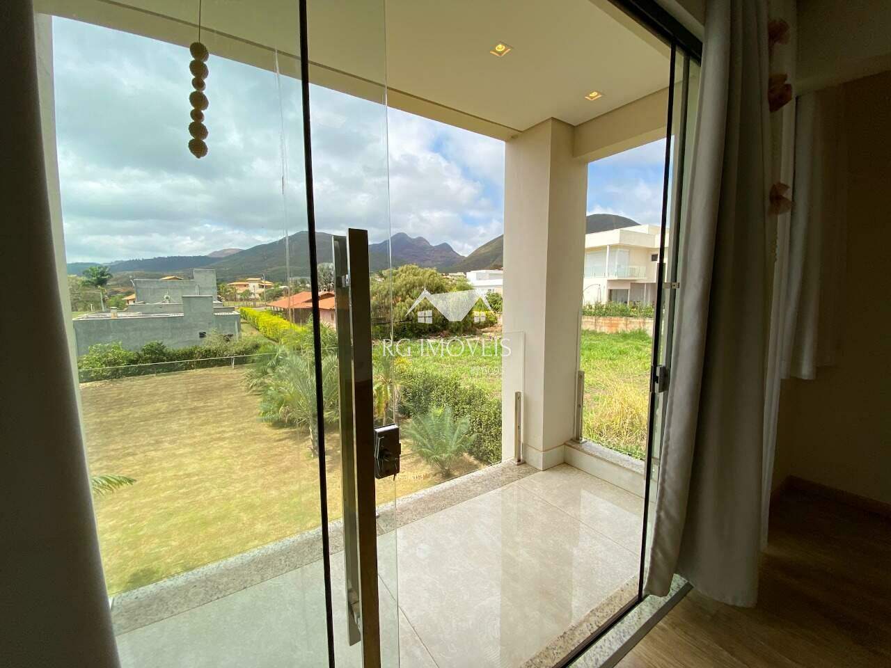 Casa de Condomínio para alugar com 4 quartos, 425m² - Foto 21