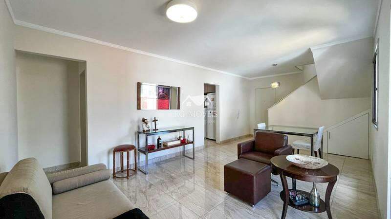 Cobertura à venda com 5 quartos, 240m² - Foto 1