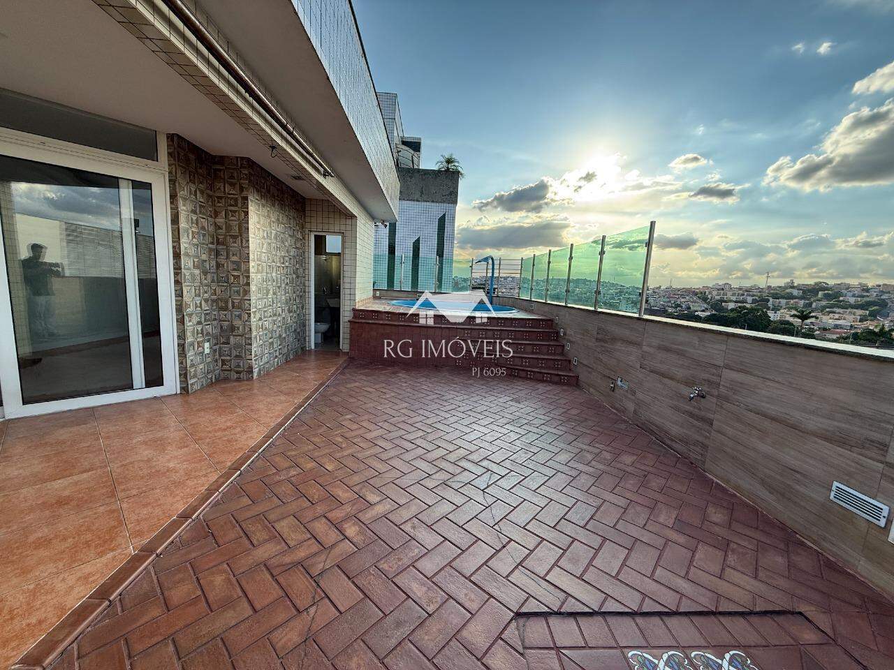 Cobertura para alugar com 2 quartos, 180m² - Foto 1