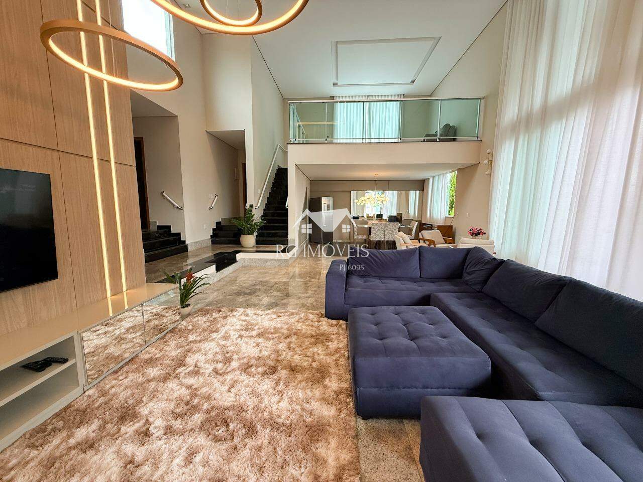 Casa de Condomínio para alugar com 4 quartos, 301m² - Foto 2