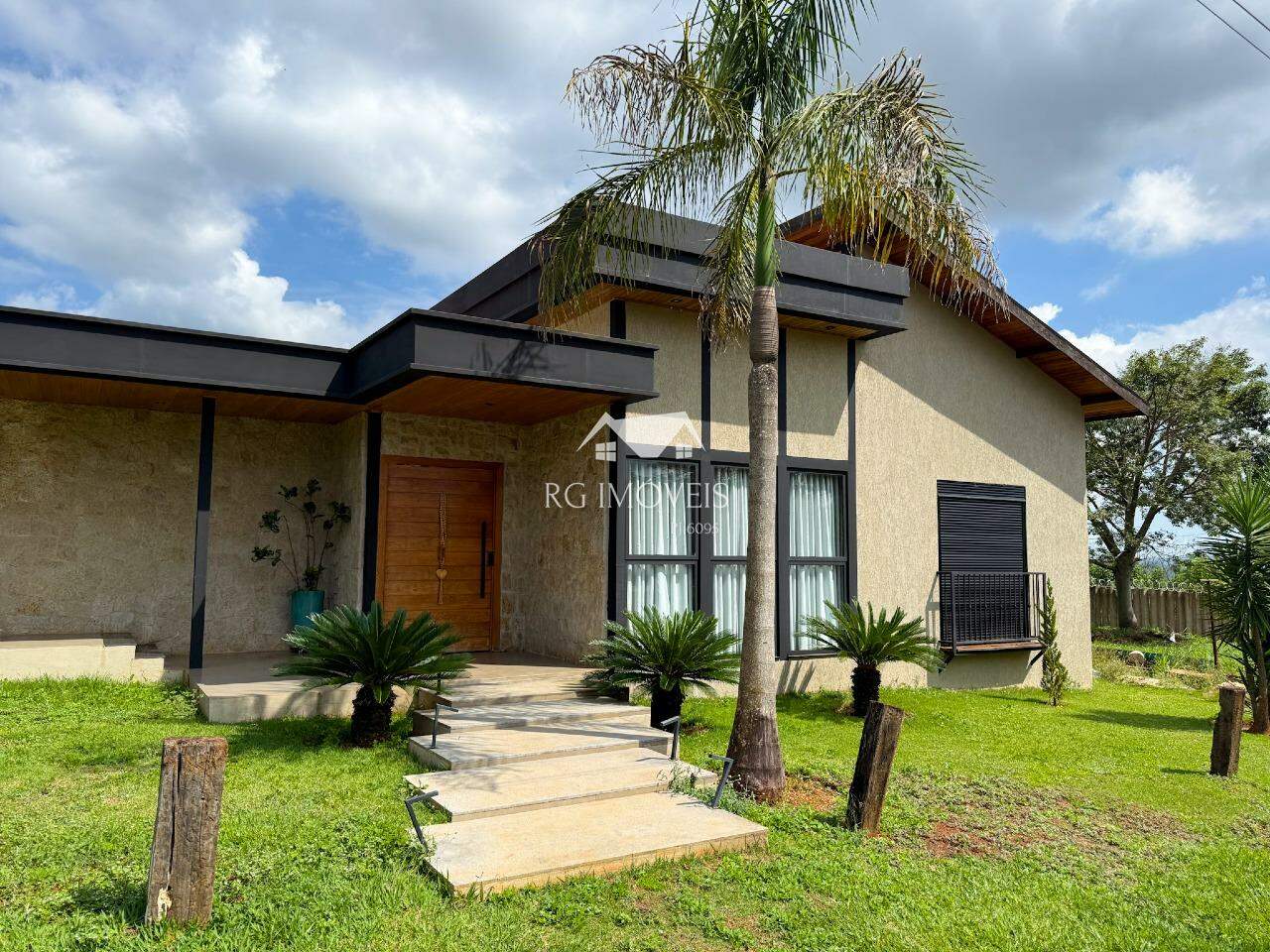 Casa de Condomínio à venda com 5 quartos, 355m² - Foto 1