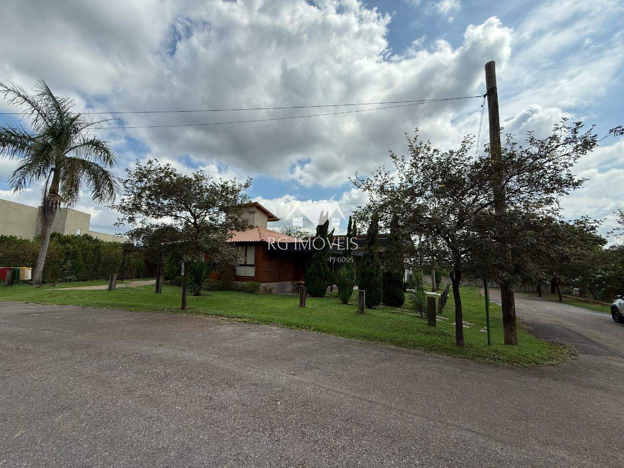 Casa de Condomínio à venda com 5 quartos, 355m² - Foto 2