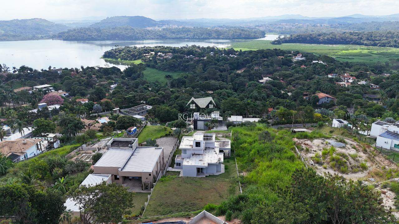 Casa de Condomínio à venda com 3 quartos, 220m² - Foto 1