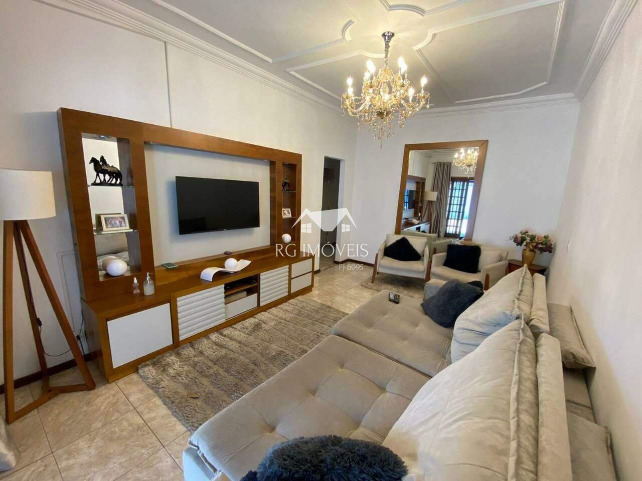 Casa à venda com 3 quartos, 500m² - Foto 1