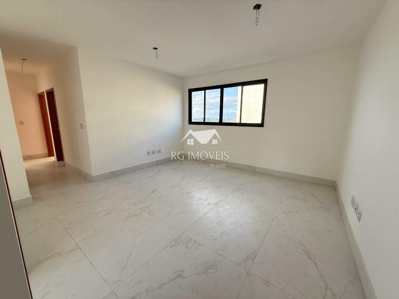 Apartamento à venda com 3 quartos, 80m² - Foto 2