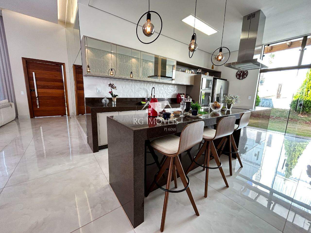 Casa de Condomínio para alugar com 3 quartos, 343m² - Foto 8