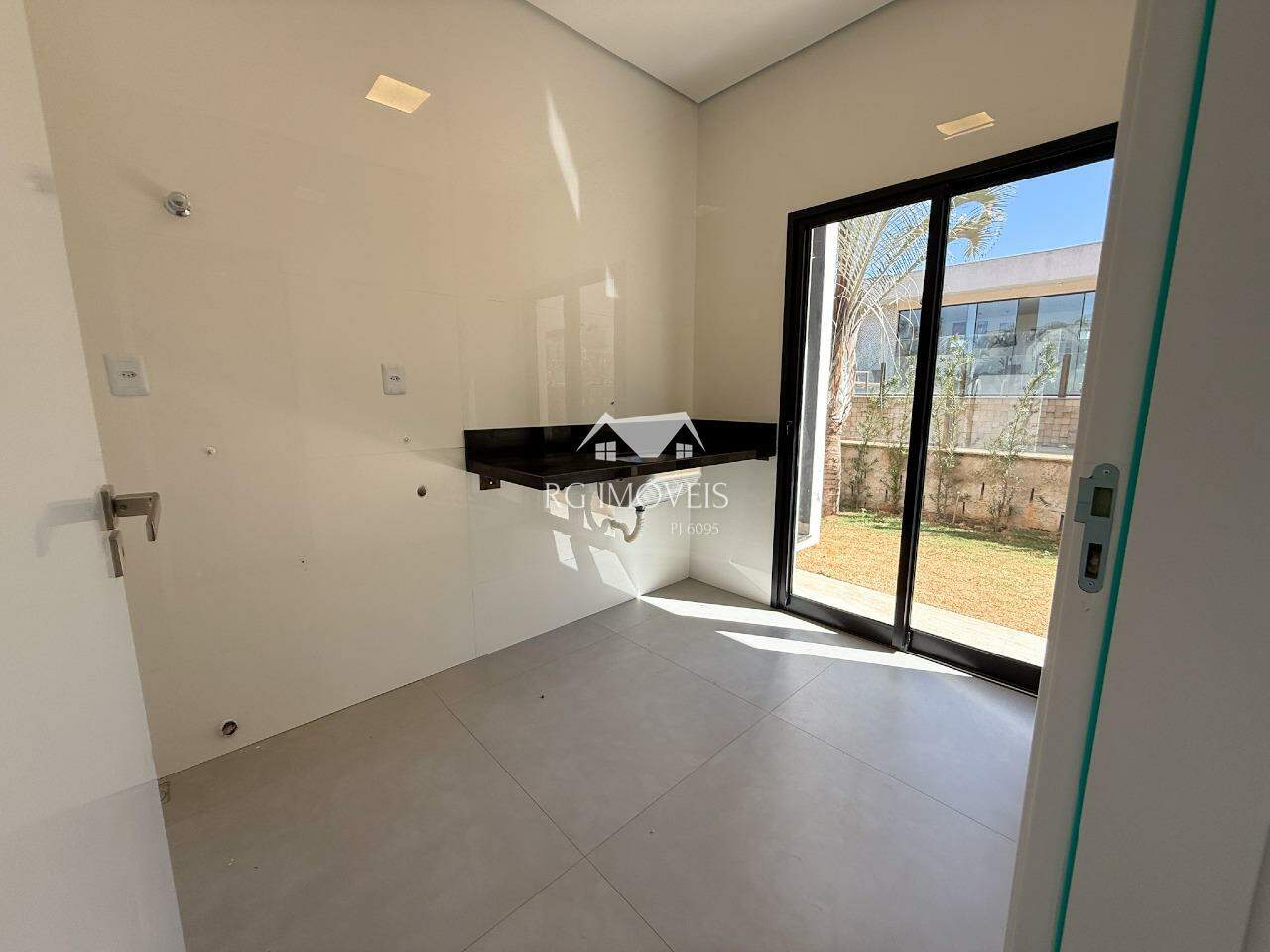 Casa de Condomínio à venda com 4 quartos, 300m² - Foto 11
