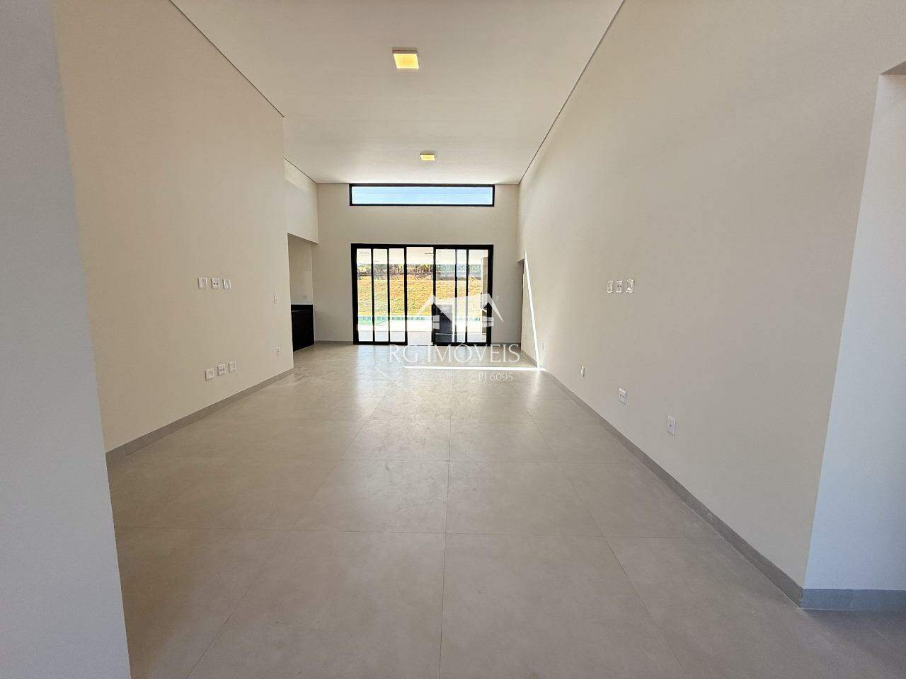 Casa de Condomínio à venda com 4 quartos, 300m² - Foto 4