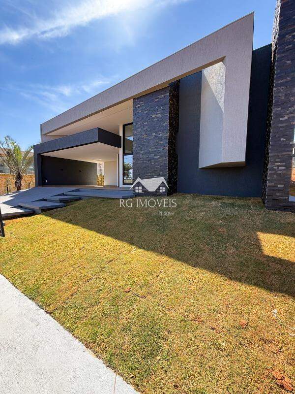 Casa de Condomínio à venda com 4 quartos, 300m² - Foto 1