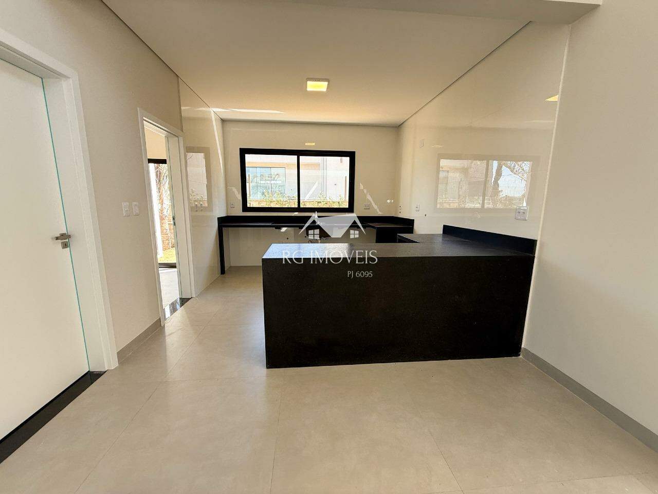 Casa de Condomínio à venda com 4 quartos, 300m² - Foto 9