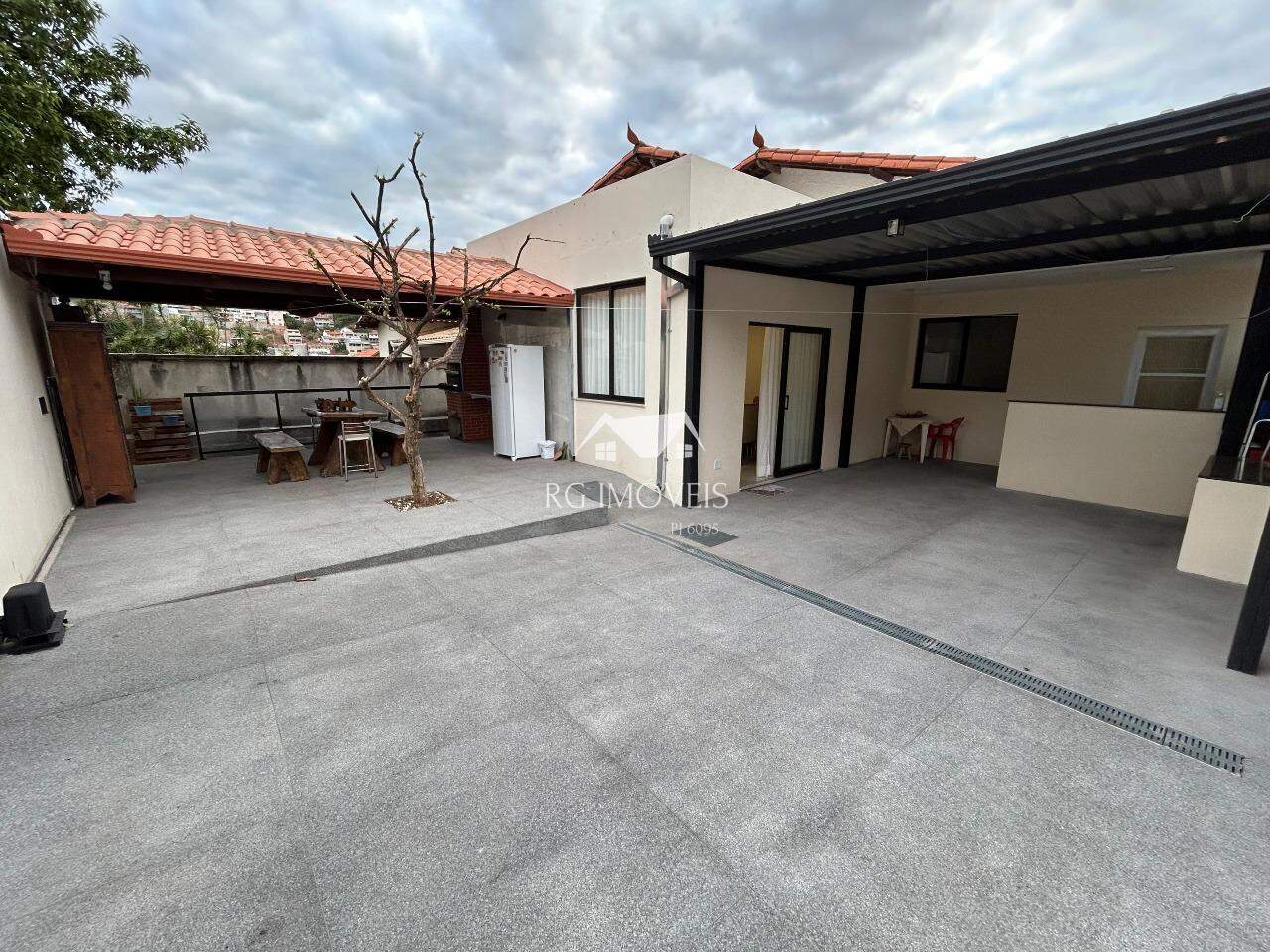Casa, 2 quartos, 180 m² - Foto 1